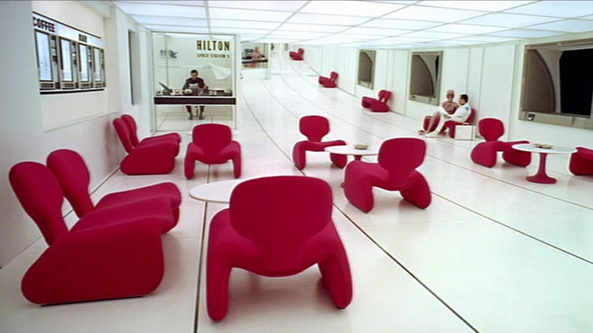 Fabulously futuristic Djinn chairs in Space Station 5's lobby. © Warner Bros, Metro-Goldwyn-Mayer.