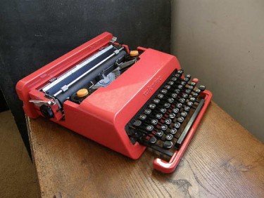Valentine typewriter from Retrospect Vintage Shop on Etsy