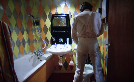 alex-bathroom-a-clockwork-orange-film-and-furniture