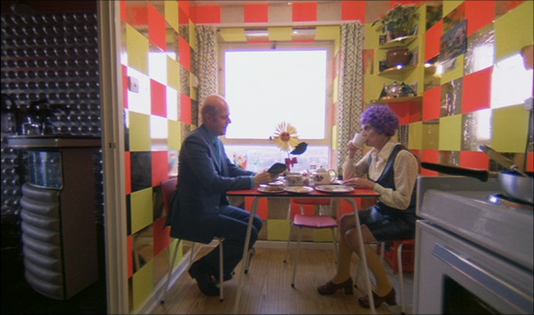 Alex parents eat breakfast in their kitchen in A Clockwork Orange
